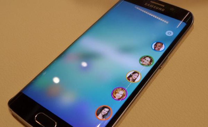 Mang tính năng "vuốt" để mở danh bạ trên Galaxy S6 Edge lên các máy Android