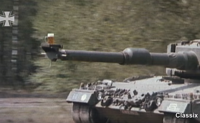 Cần chống rung cho máy ảnh, hãy đặt lên họng súng xe tăng!