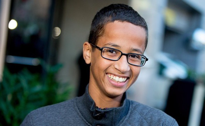 "Cậu bé đồng hồ” Ahmed Mohamed bất ngờ đòi bồi thường 15 triệu USD