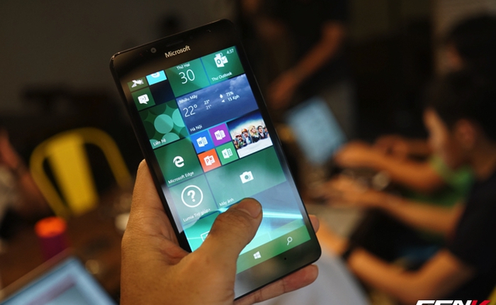 Không phải cá tháng Tư: Microsoft đang tặng miễn phí Lumia 950 cho người mua Lumia 950 XL