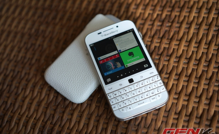 Cận cảnh BlackBerry Classic phiên bản trắng lần đầu xuất hiện ở Việt Nam