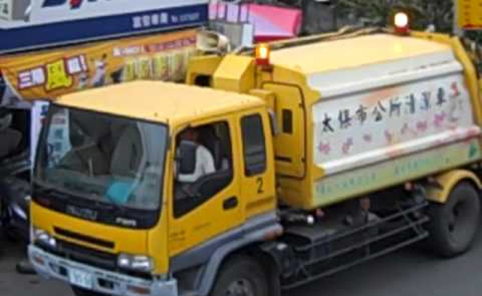 Lạ lẫm với xe chở rác phát nhạc cổ điển tại Đài Loan