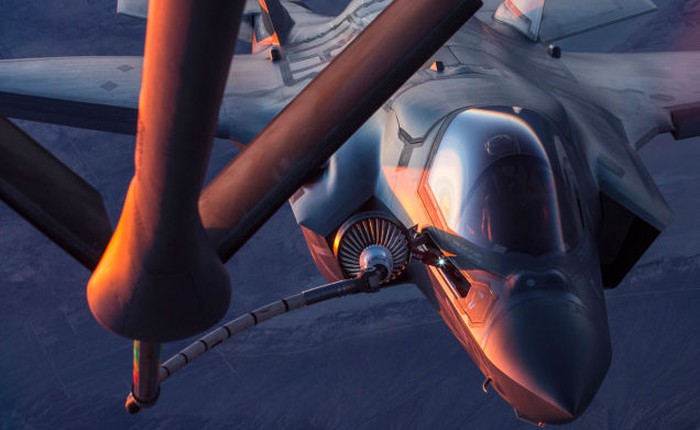 Xem chiến đấu cơ F-35 tiếp nhiên liệu trực tiếp trên không như thế nào