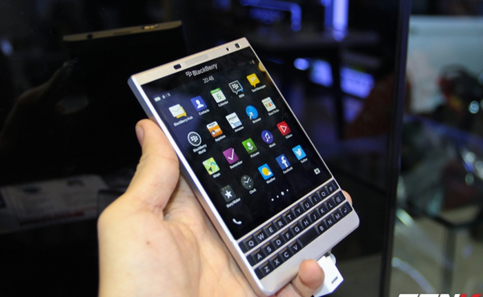 Trên tay BlackBerry Passport Silver Edition: Nam tính và hiện đại