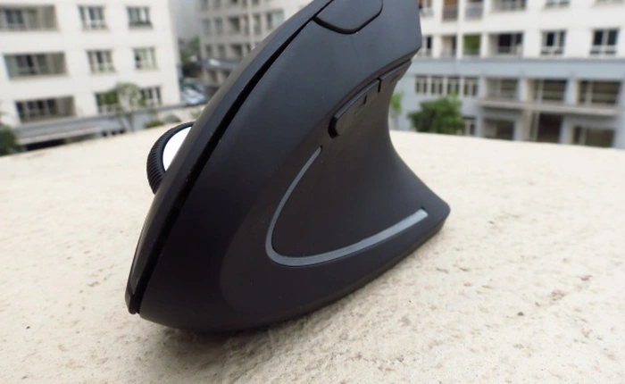 Trải nghiệm Anker Wireless Vertical Mouse: độc lạ kiểu phi thuyền