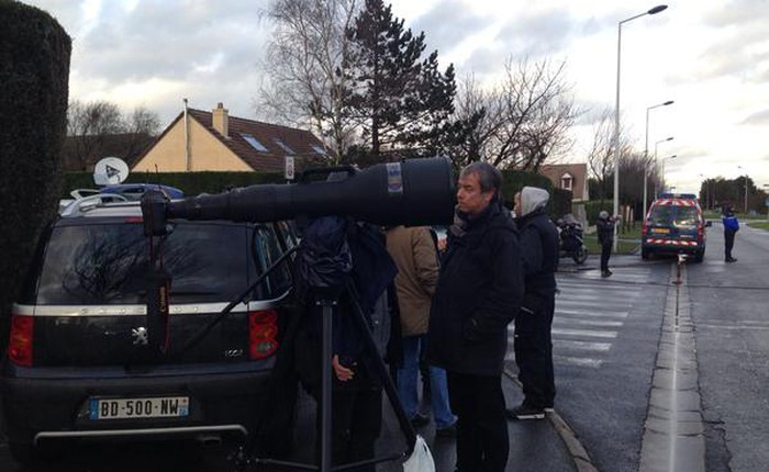 Các nhà báo Pháp sử dụng gì khi tác nghiệp tại hiện trường vụ khủng bố?