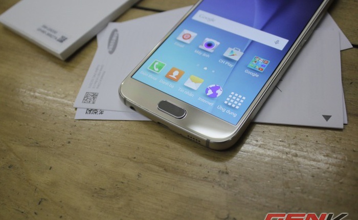 Cận cảnh phiên bản Galaxy S6 hai SIM giá 19 triệu đồng tại Việt Nam