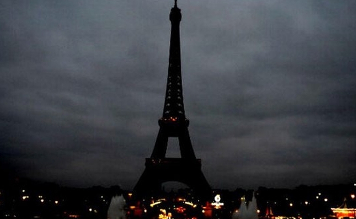 Cả thế giới cầu nguyện cho Paris sau vụ khủng bố đẫm máu