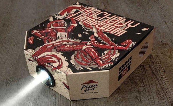 Biến hộp Pizza thành máy chiếu xem phim