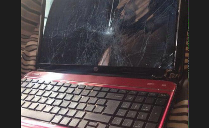 Đập vỡ máy tính khi xem phim "nóng", được tặng lại laptop mới