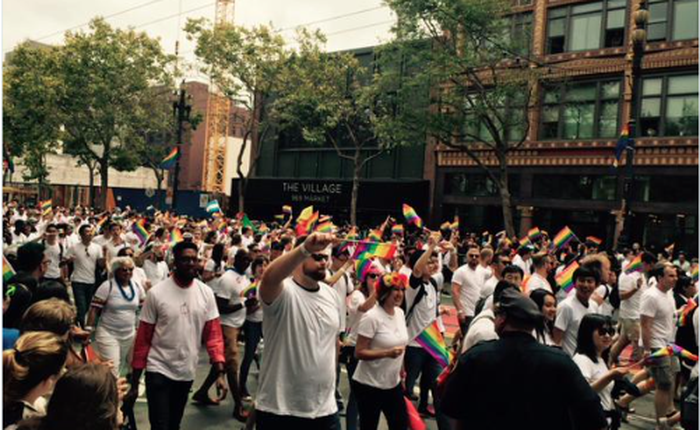 Tim Cook dẫn đầu 8.000 nhân viên Apple tham gia diễu hành ủng hộ cộng đồng LGBT