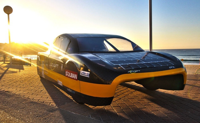 Sunswift eVe - Xe đua chạy năng lượng Mặt Trời chuẩn bị lăn bánh trên phố