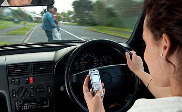 [Video] Những mối nguy hiểm khôn lường khi nhắn tin trong khi lái xe
