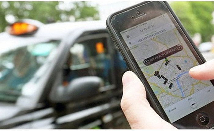 Taxi truyền thống định khởi kiện Uber và Grab?