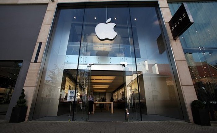 Muốn được về nước, một người Việt đập nát 3 chiếc iPad tại cửa hàng Apple Store