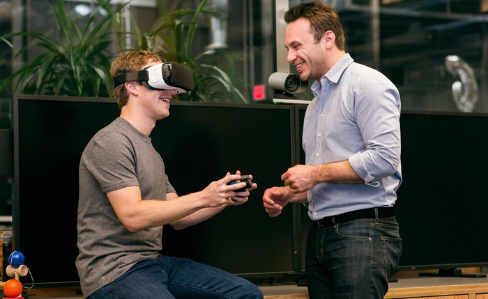 Samsung tạo cú hích trong cuộc đua thực tế ảo với Galaxy S7 và Gear VR