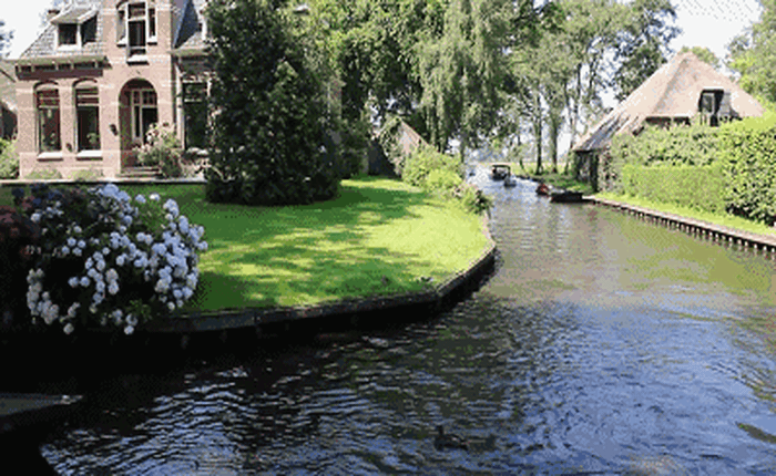 Thị trấn cổ tích ở Hà Lan: 700 năm không đường bộ, không ô tô, hàng xóm thăm nhau bằng thuyền