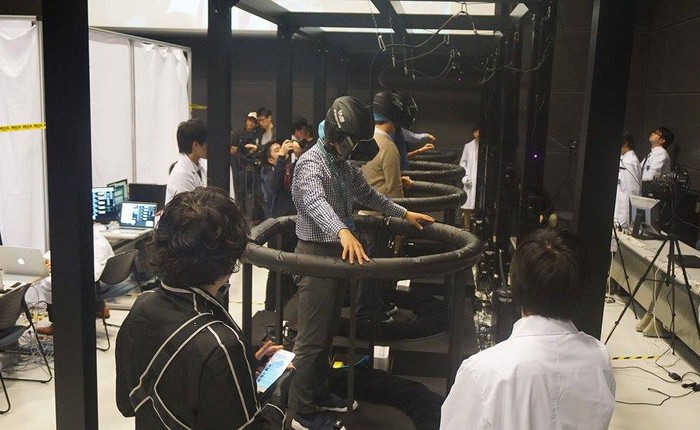 Theo chân vào căn phòng thử nghiệm game "siêu" thực tế ảo của IBM