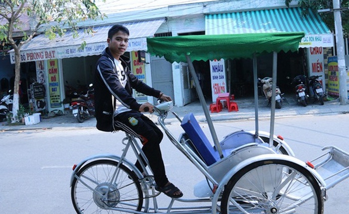 Bộ 3 sinh viên Đà Nẵng ăn mì tôm, dành tiền chế tạo xích lô chạy bằng năng lượng mặt trời