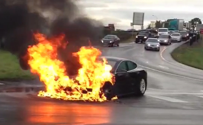 Mẫu xe Tesla Model S bất ngờ bốc cháy dữ dội trong lần chạy thử tại Pháp