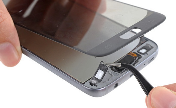 Phẫu thuật Galaxy S7: khó sửa chữa, dùng nhiều keo, thay mặt kính hay cổng USB là xác định hỏng màn hình