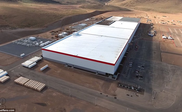 Nhà máy 5 tỷ USD Gigafactory chính thức mở cửa, Tesla như hổ thêm cánh