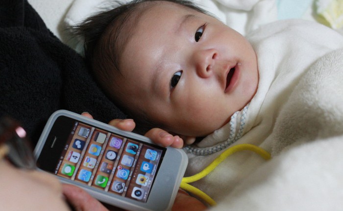 Sự thật: Cứ khi nào một em bé chào đời thì Apple bán được hẳn 2 chiếc iPhone