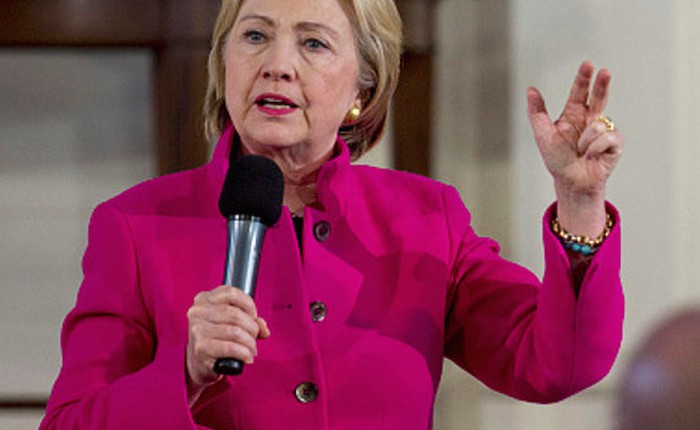 Bà Hillary Clinton muốn vạch trần sự thật về Area 51 và bí mật UFO