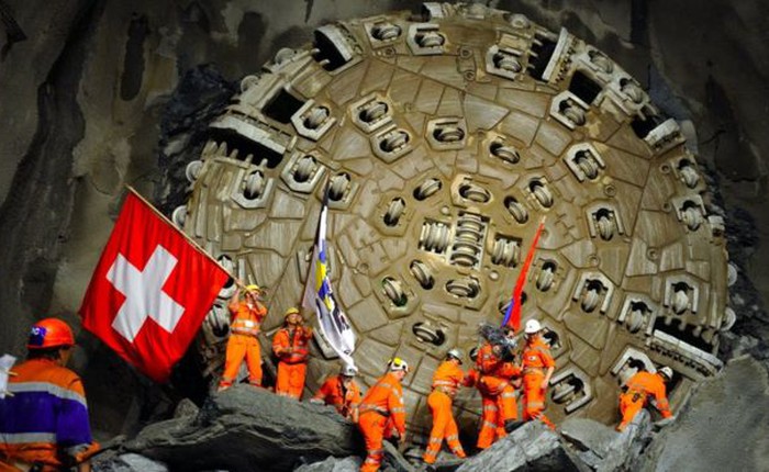 Thụy Sĩ mở cửa đường hầm dài kỷ lục 57km, sâu 2,3km xuyên dãy Alps