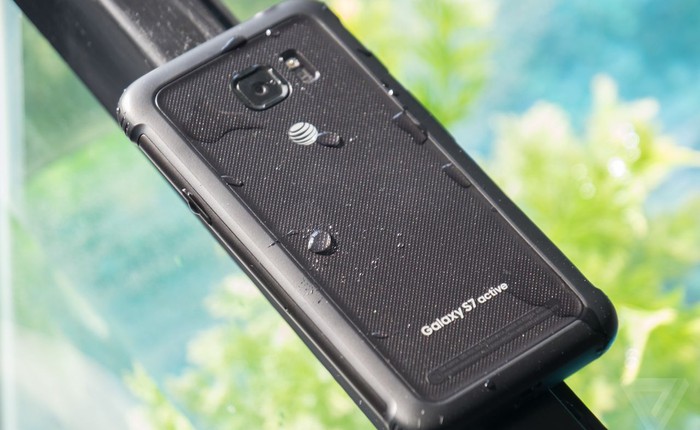 Samsung lần đầu lên tiếng về 2 chiếc Galaxy S7 Active "sặc nước"