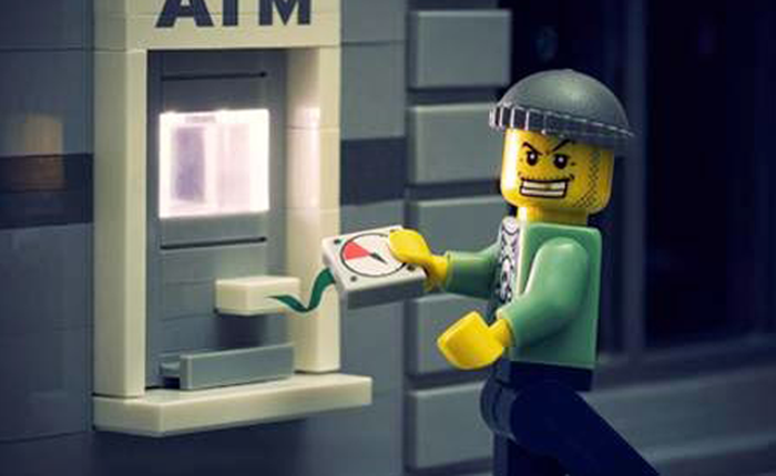 ATM rút tiền hàng ngày không an toàn như bạn nghĩ, đây thực chất là miếng mồi ngon lành cho hacker