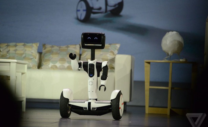 Intel hợp tác Xiaomi và Segway ra mắt chiếc xe hai bánh biết biến hình thành robot