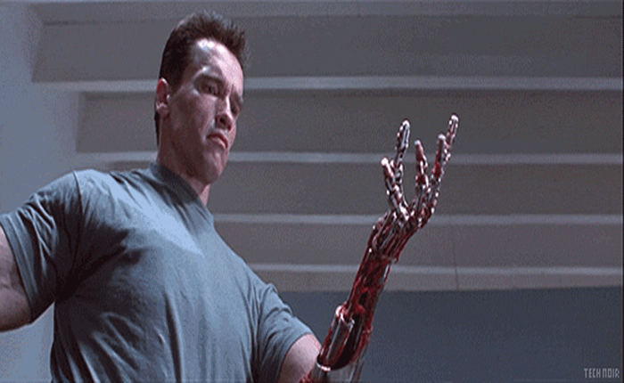 Đây là người đàn ông đầu tiên trên thế giới có thể sử dụng cánh tay bằng máy như Terminator