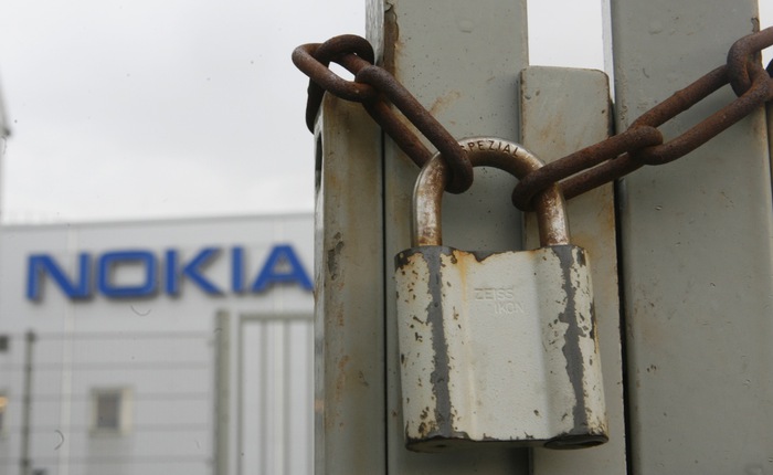 Microsoft sẽ ngưng bán điện cục gạch Nokia, Foxconn tiếp quản