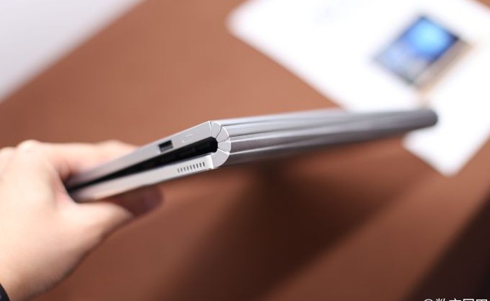 Surface Book "Made in China" nhái như thật, giá chưa tới 12 triệu đồng