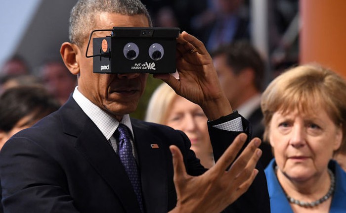 Tổng thống Obama lần đầu sử dụng kính thực tế ảo