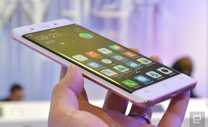 Smartphone RAM 6 GB đầu tiên: không chỉ Samsung có điện thoại màn hình cong