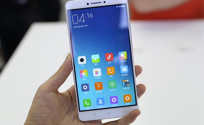 Ảnh thực tế phablet Xiaomi Max 6,44 inch: liệu có thể đút vừa túi quần?