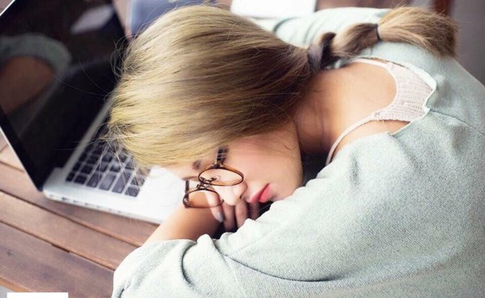 Não phụ nữ hoạt động nhiều hơn đàn ông, do đó hãy để yên cho họ ngủ