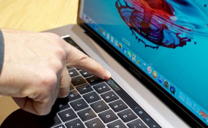 Apple đang phải nhờ cậy đến cả thuật ngữ marketing của Intel để quảng cáo cho MacBook Pro mới