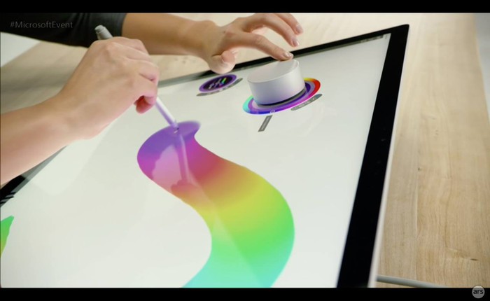 Microsoft ra mắt Surface Dial: món phụ kiện giúp trải nghiệm thiết kế trên Windows tuyệt vời hơn bao giờ hết