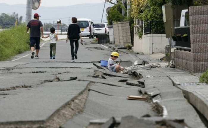Thêm một lần, thế giới phải ngã mũ kính phục tình người trong thảm họa ở Nhật