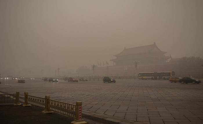 Bắc Kinh nâng mức báo động đỏ ô nhiễm không khí trong ngày lên gấp 20 lần chỉ số an toàn của WHO