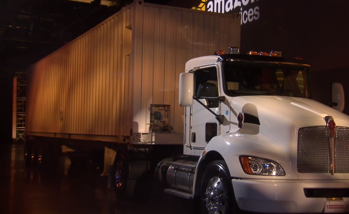 Tuy trông giống như trò đùa, nhưng Amazon đang muốn ship dữ liệu bằng xe container chở hàng