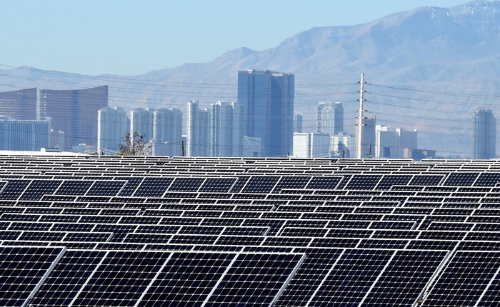 Cả thành phố Las Vegas nay đã hoàn toàn vận hành trên năng lượng tái tạo sạch 100%