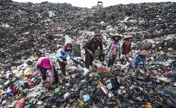 Bên trong "núi rác" nuôi sống 5.000 người dân nghèo Indonesia