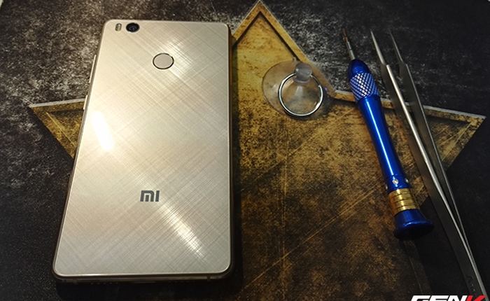 Mổ bụng Xiaomi Mi 4s: Vững chắc như Mi4, nữ dùng cũng khó hỏng!