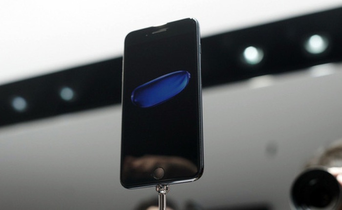 Nên mua iPhone 7 xách tay luôn hay đợi hàng chính hãng?