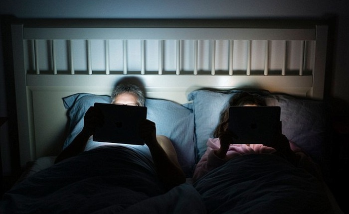 Đây là cách đơn giản giúp bạn sử dụng điện thoại 2 tiếng ban đêm mà vẫn có thể ngủ ngon