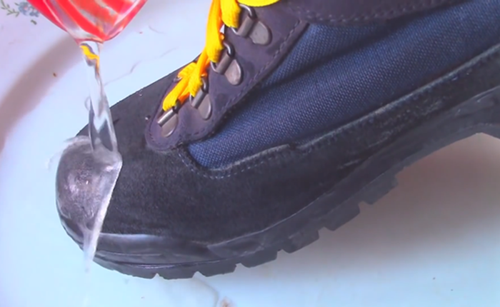 Hướng dẫn biến giày thường thành giày chống thấm nước